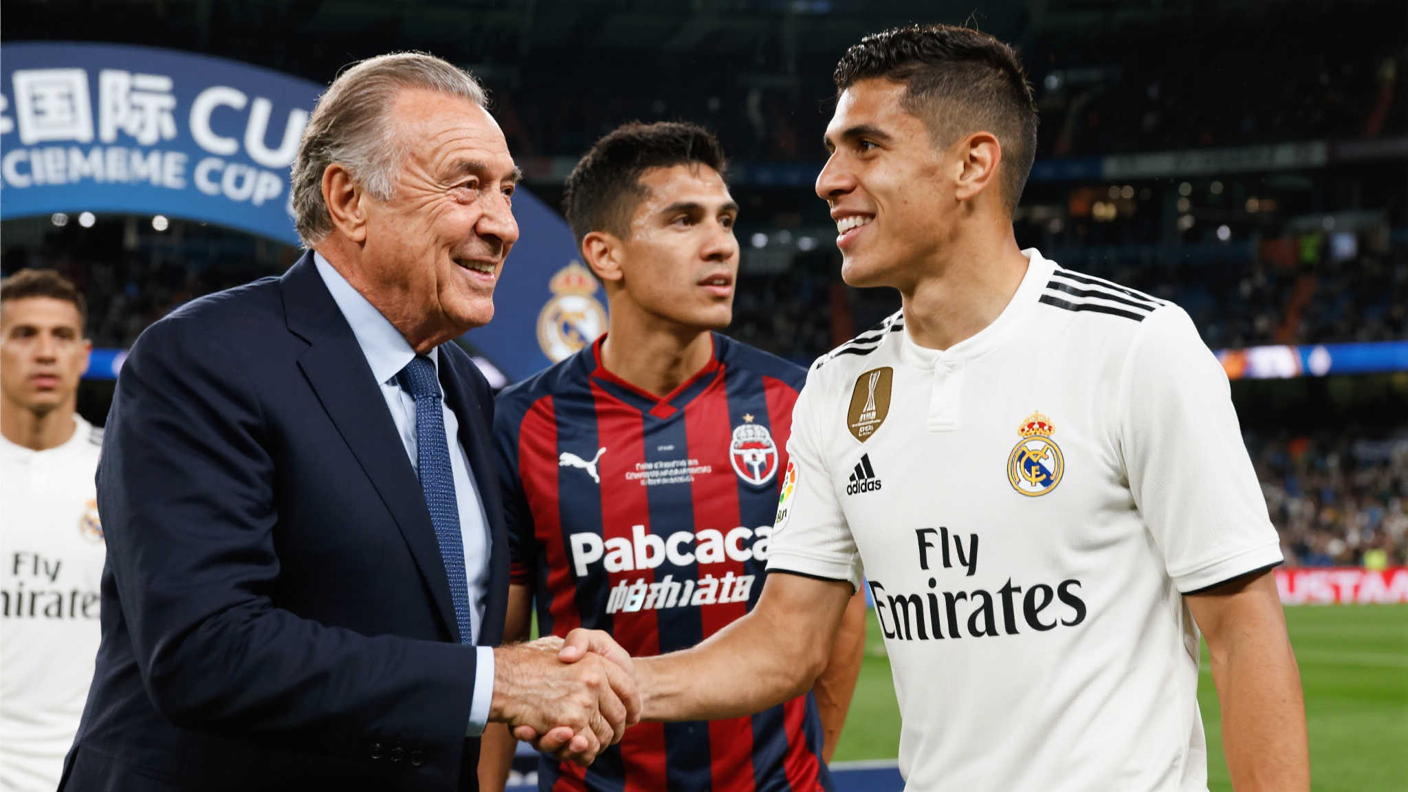 帕丘卡中场:洲际杯决赛获老佛爷赞赏,期待再次对阵皇马 对于任何一名职业足球运动员来说,被世界顶级球队所认